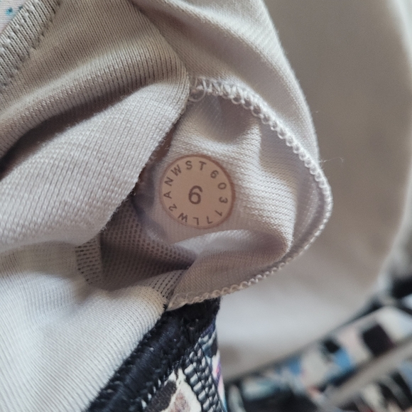 Lululemon Energy Bra In Culture Clash Multi Black Size 6 - Picture 3 of 5